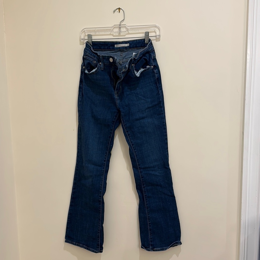 725 High Rise Bootcut Levi’s Size 27